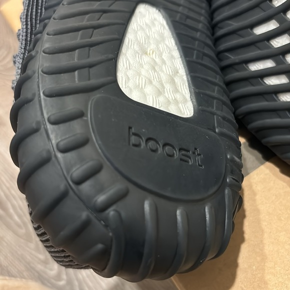 YZY 350 (Yeezy) - Picture 4 of 4